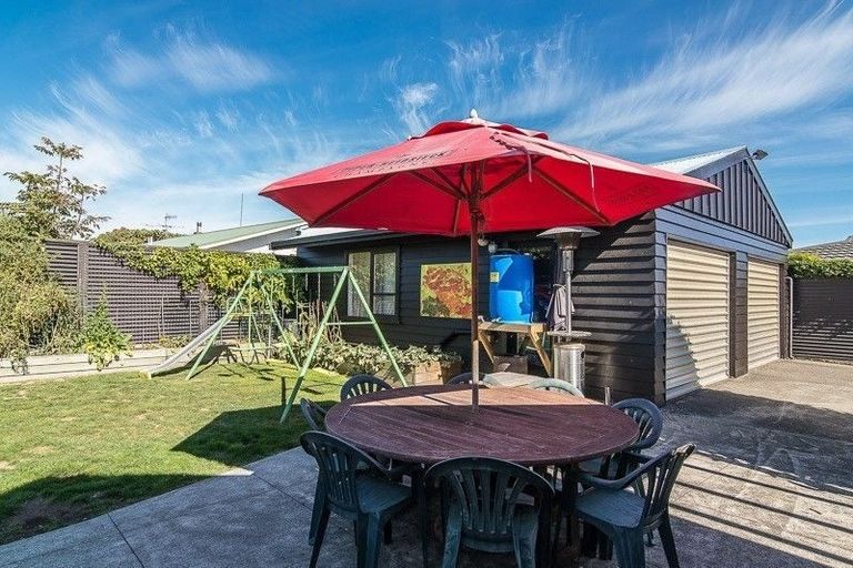 Photo of property in 32 Kapanui Road, Waikanae, 5036
