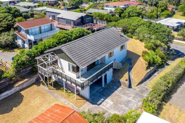 Photo of property in 11 Jane Street, Waikanae Beach, Waikanae, 5036