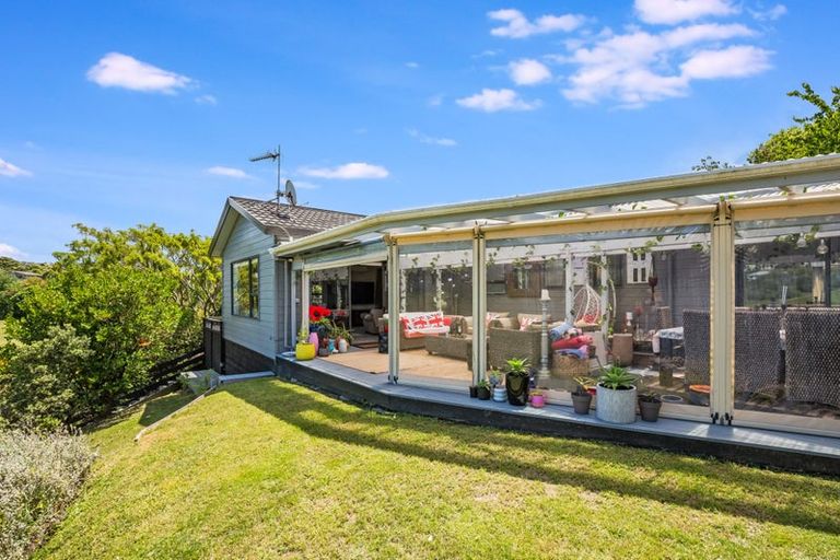 Photo of property in 39 Saunders Close, Whitby, Porirua, 5024