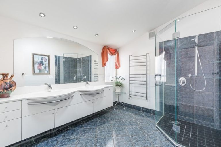 Photo of property in 98 Tindalls Bay Road, Tindalls Beach, Whangaparaoa, 0930