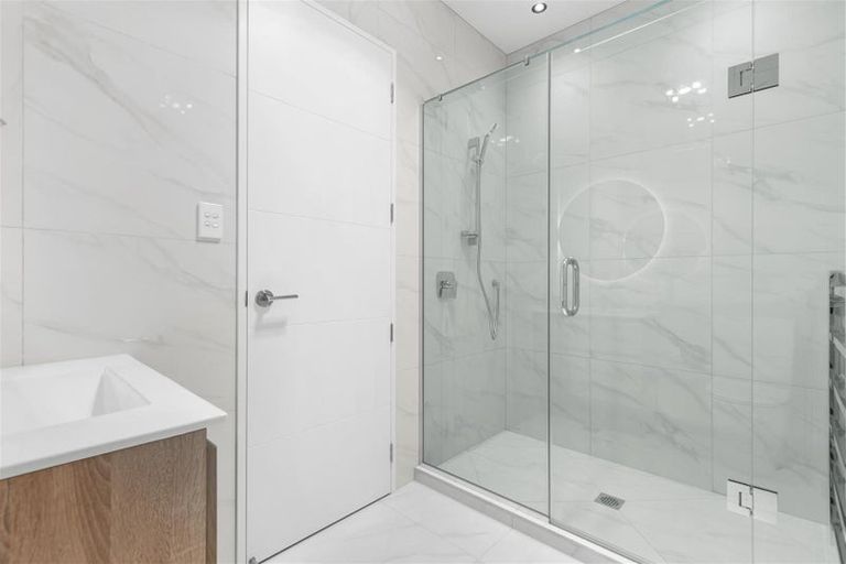 Photo of property in 27 Kuaha Road, Massey, Auckland, 0614