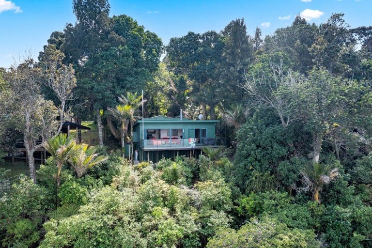 Photo of property in 12 Clinton Road, Tawharanui Peninsula, Warkworth, 0986