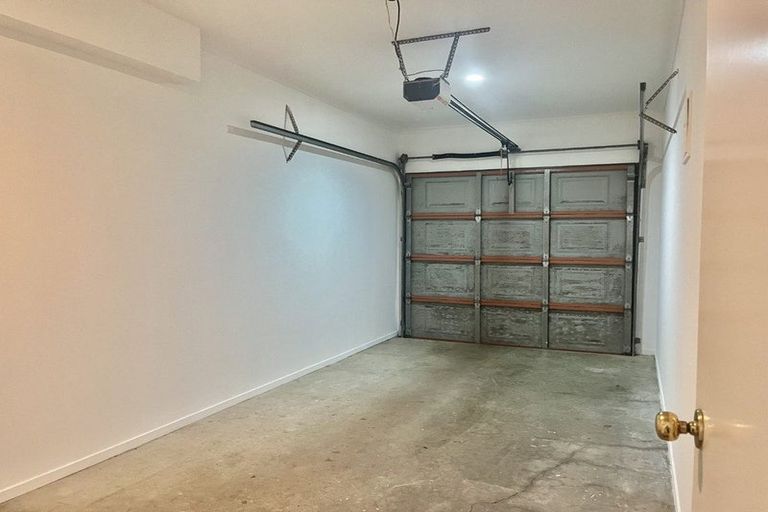 Photo of property in Tuscany Towers, 14/1 Ambrico Place, New Lynn, Auckland, 0600