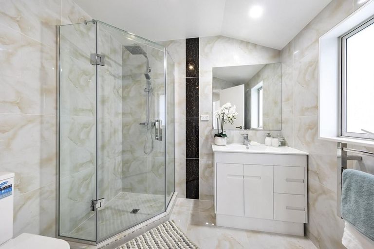 Photo of property in 30a Dolbear Street, Titirangi, Auckland, 0604