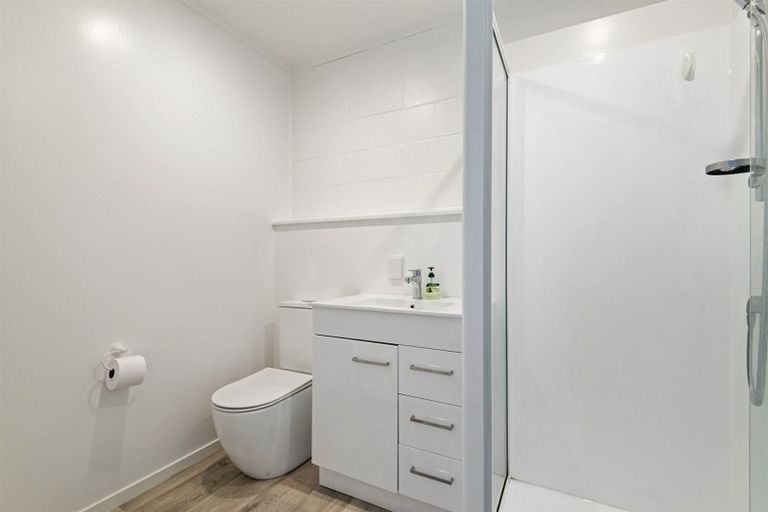 Photo of property in 1/9 John Court Street, Birkenhead, Auckland, 0626