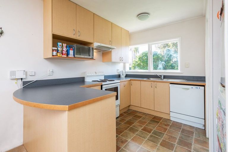 Photo of property in 2/20 Fraser Road, Narrow Neck, Auckland, 0624