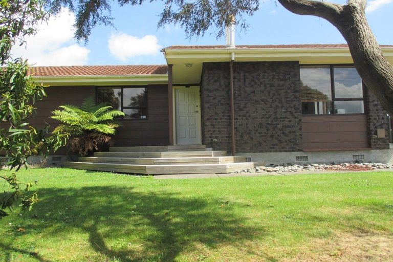 Photo of property in 12 Hillcrest Drive, Kelvin Grove, Palmerston North, 4414
