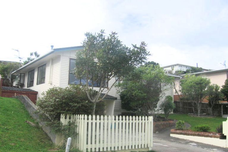Photo of property in 17 Cypress Drive, Maungaraki, Lower Hutt, 5010