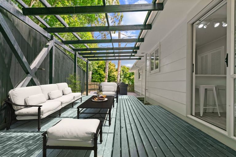 Photo of property in 1/3 Aralia Road, Sunnynook, Auckland, 0620