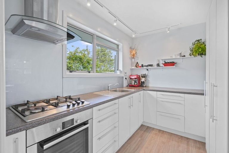 Photo of property in 28 Oldham Crescent, Halswell, Christchurch, 8025