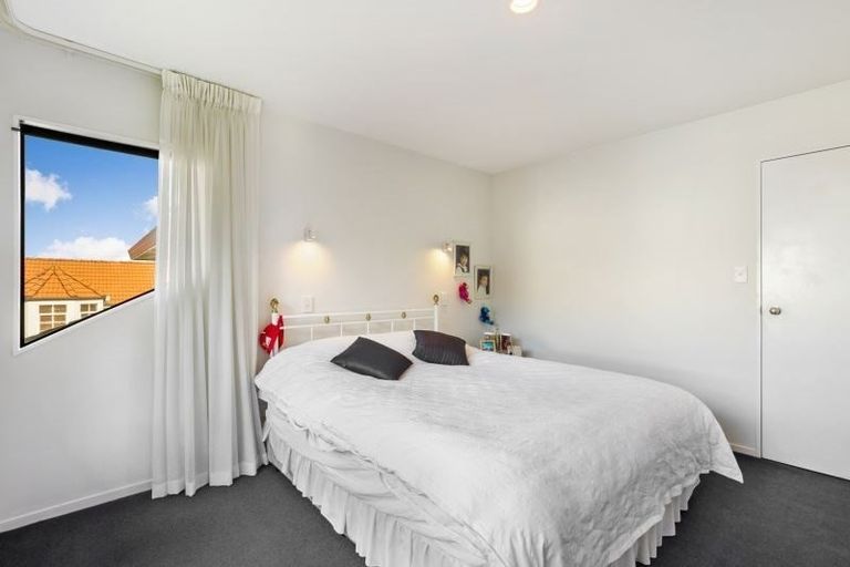 Photo of property in 29 Mariners View Road, Beach Haven, Auckland, 0626
