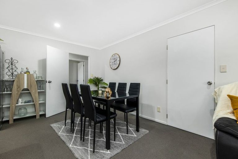 Photo of property in 9 Neesons Way, Glendene, Auckland, 0602