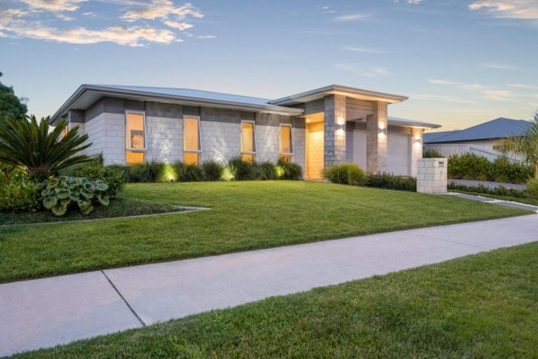 Photo of property in 7 Raiha Street, Papamoa Beach, Papamoa, 3118