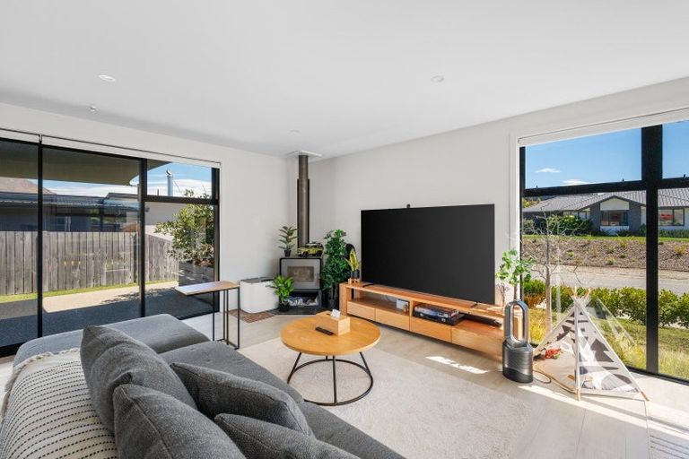 Photo of property in 2 The Heights Avenue, Wanaka, 9305