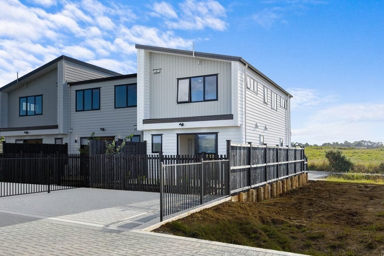 Photo of property in 8 Harikoa Way, Karaka, 2113