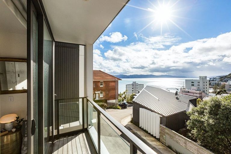 Photo of property in 1/18 Oriental Terrace, Oriental Bay, Wellington, 6011