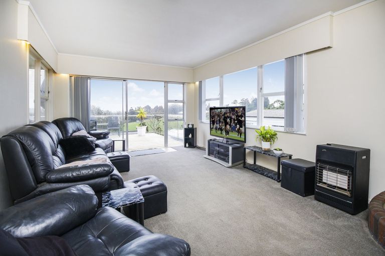 Photo of property in 476 Don Buck Road, Massey, Auckland, 0614