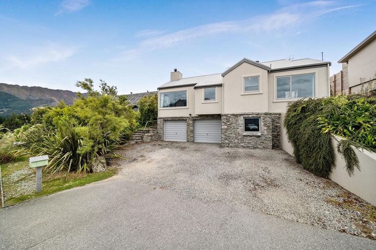Photo of property in 83 Cedar Drive, Kelvin Heights, Queenstown, 9300
