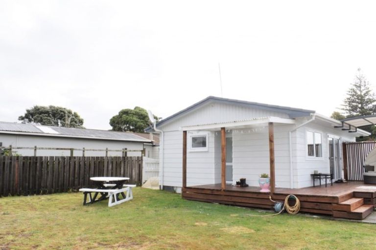 Photo of property in 52 Norfolk Crescent, Otaki Beach, Otaki, 5512