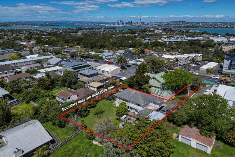 Photo of property in 233 Onewa Road, Birkenhead, Auckland, 0626