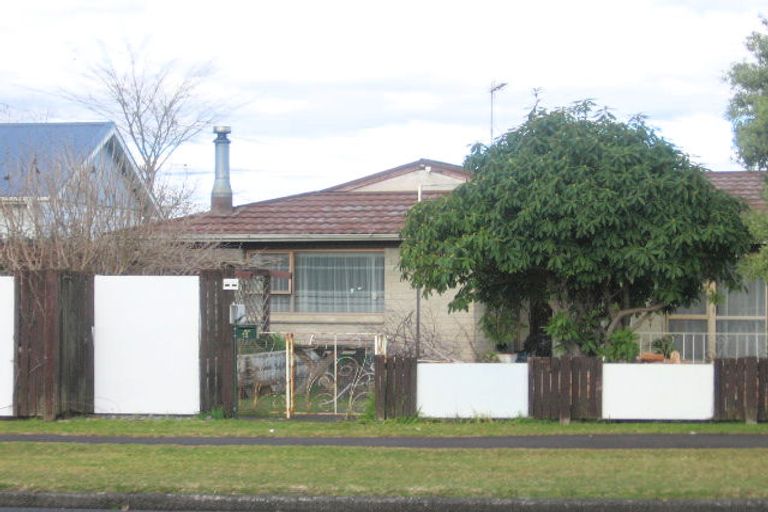 Photo of property in 12 Youngs Road, Papakura, 2110