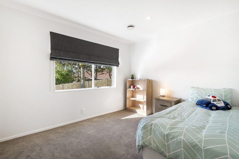 Photo of property in 1/18 Altair Place, Windsor Park, Auckland, 0632