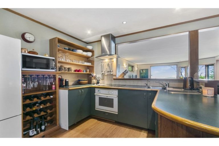 Photo of property in 204 Miromiro Road, Normandale, Lower Hutt, 5010