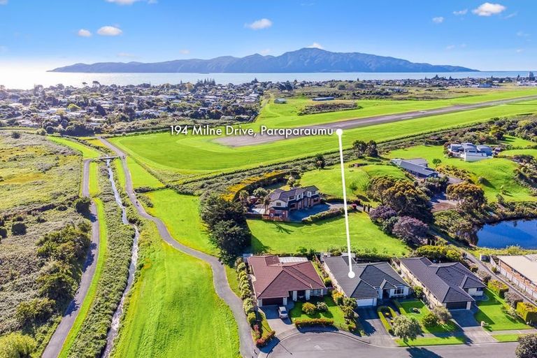 Photo of property in 194 Milne Drive, Paraparaumu, 5032