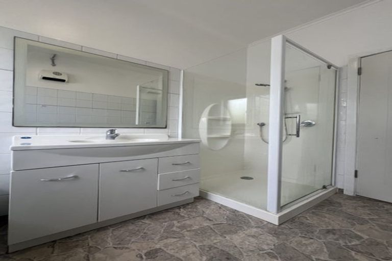 Photo of property in 48 Clevedon Road, Papakura, 2110