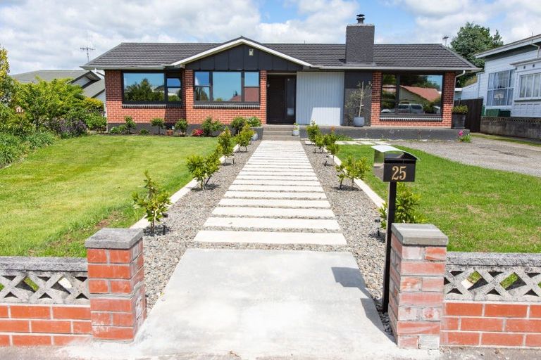 Photo of property in 25 Victoria Avenue, Dannevirke, 4930