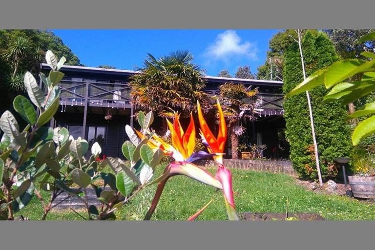 Photo of property in 554 Scenic Drive, Waiatarua, Auckland, 0612