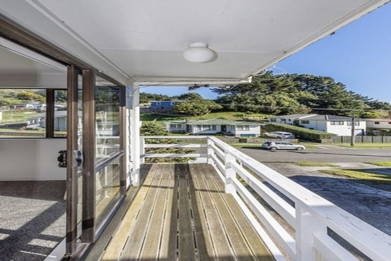 Photo of property in 48 Cardiff Crescent, Cannons Creek, Porirua, 5024