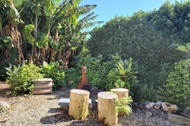 Photo of property in 20 Mcfarlane Street, Oakura, 4314