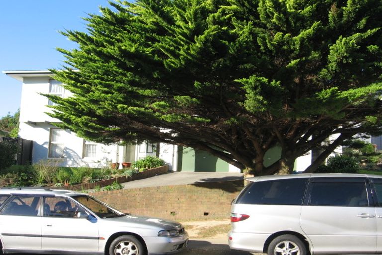 Photo of property in 94 Churton Drive, Churton Park, Wellington, 6037