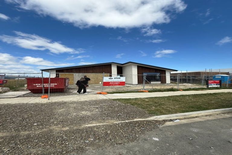 Photo of property in 75 Atlantic Drive, Fitzherbert, Palmerston North, 4410