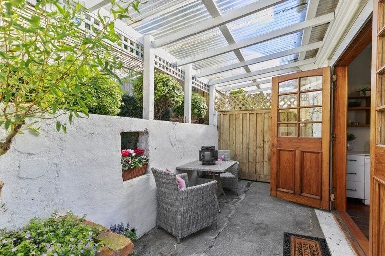 Photo of property in 80 Rolleston Street, Mount Cook, Wellington, 6021