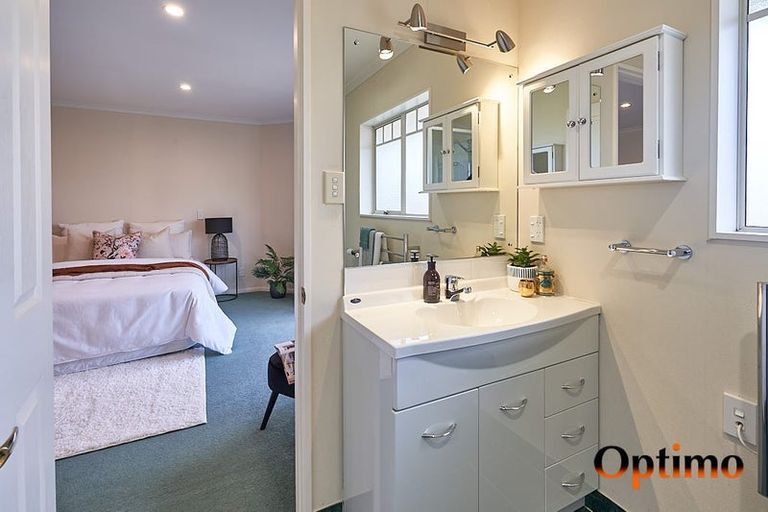 Photo of property in 21 Rothesay Place, Highbury, Palmerston North, 4412