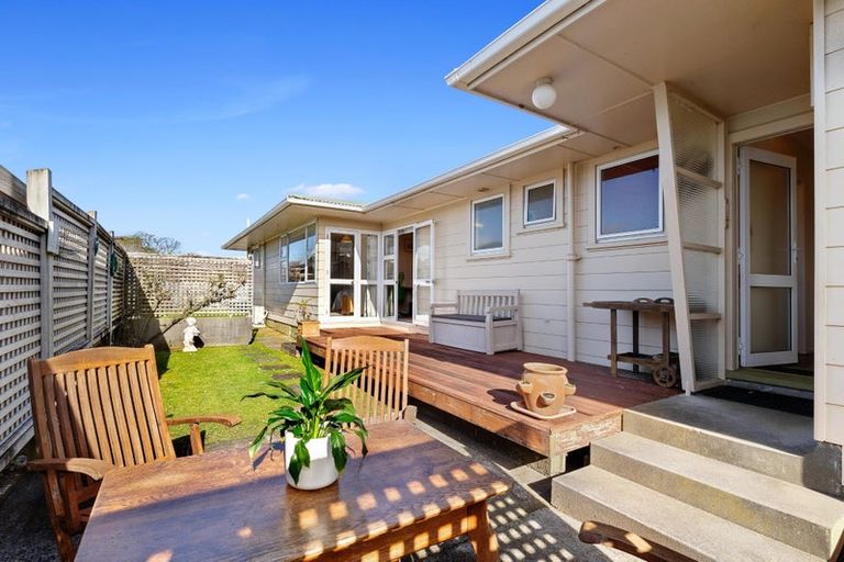 Photo of property in 5 Smith Road, Merrilands, New Plymouth, 4312