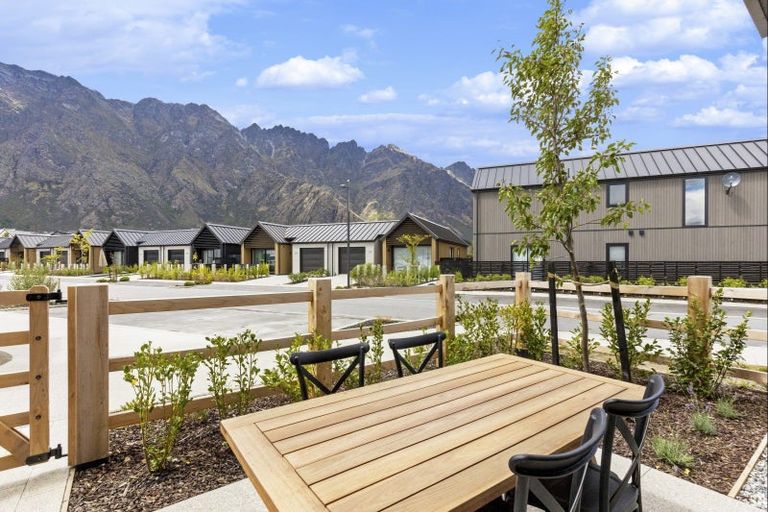 Photo of property in 2 Mcgibbon Lane, Jacks Point, 9371