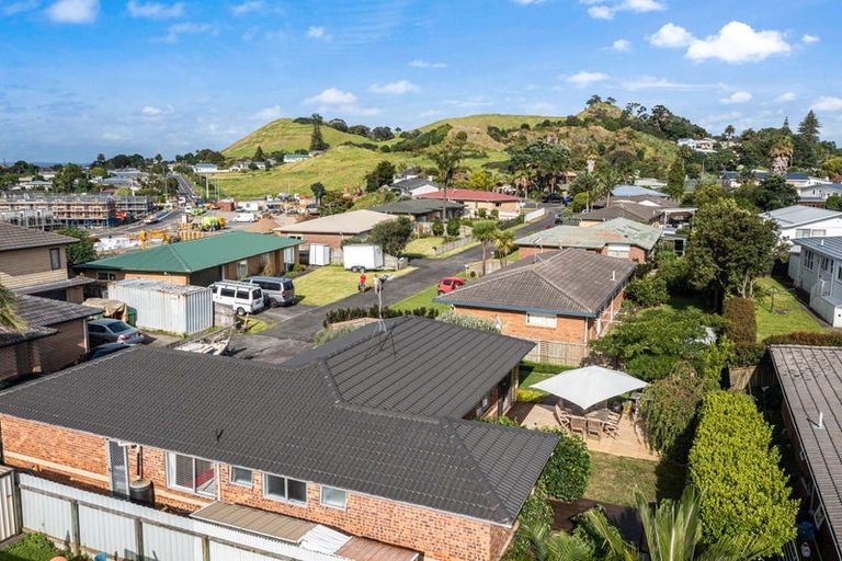 Photo of property in 20 Hocken Place, Mangere Bridge, Auckland, 2022