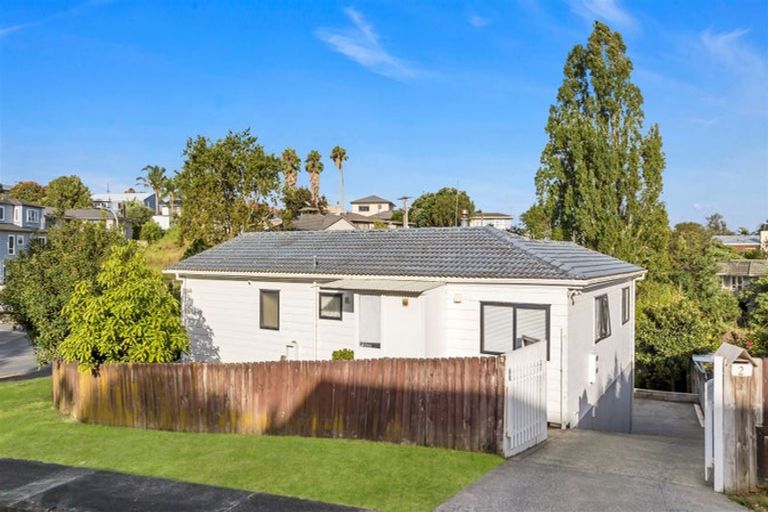 Photo of property in 2 Wilkie Place, Mount Wellington, Auckland, 1060