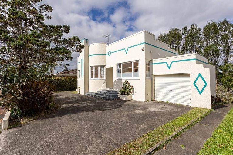 Photo of property in 1060 Great North Road, Point Chevalier, Auckland, 1022