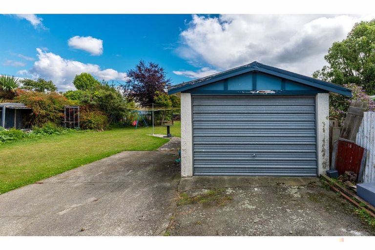 Photo of property in 70 Rhodes Street, Waimate, 7924