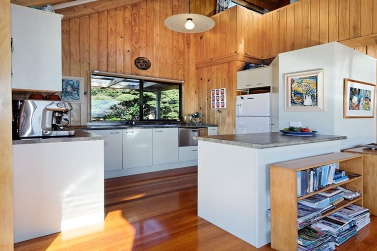 Photo of property in 126 Lone Kauri Road, Karekare, Auckland, 0772