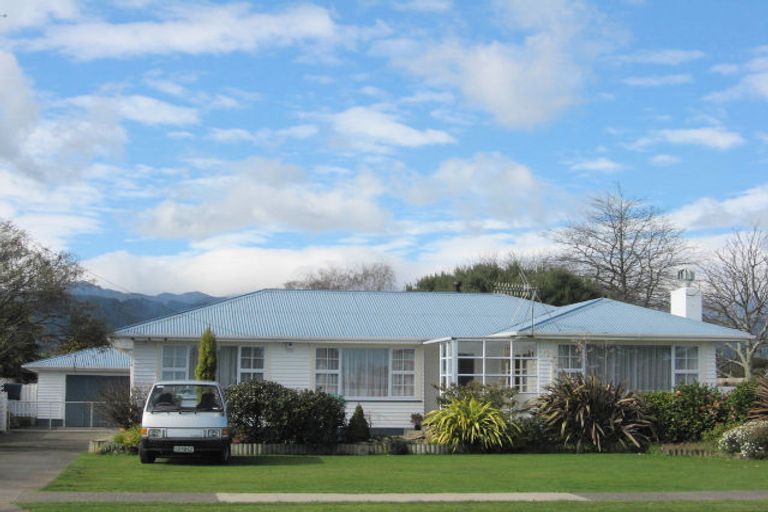 Photo of property in 94 Bartholomew Road, Levin, 5510