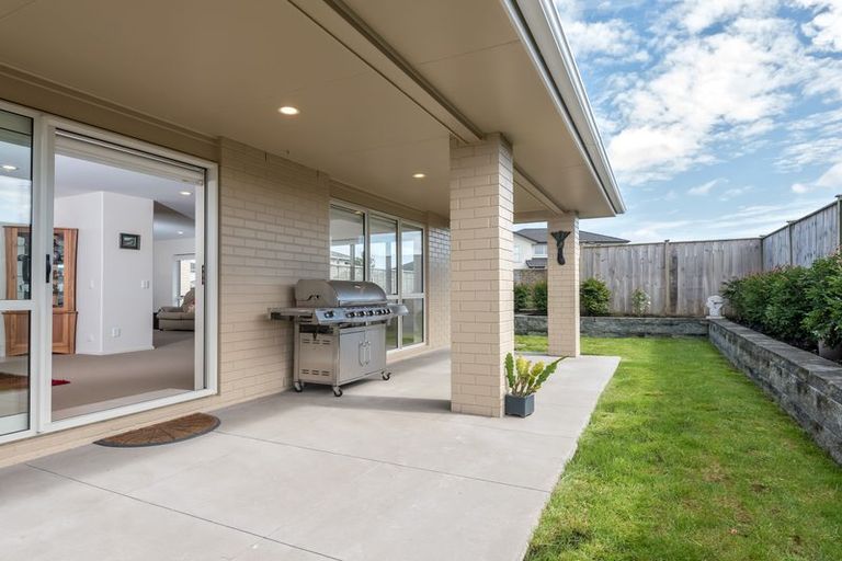 Photo of property in 99 Bayvista Drive, Karaka, Papakura, 2113