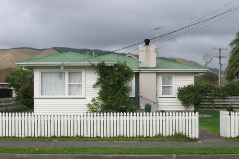 Photo of property in 62 Rimu Street, Waikanae, 5036