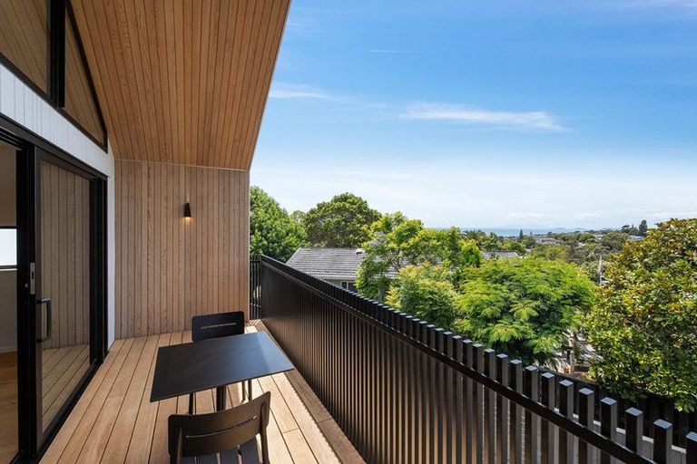 Photo of property in 15c Kiri Place, Mairangi Bay, Auckland, 0630