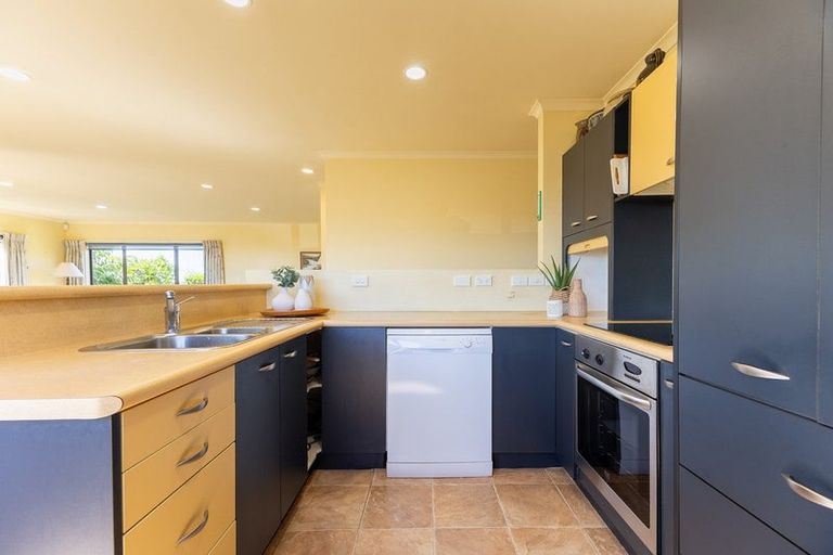 Photo of property in 175 Weggery Drive, Waikanae Beach, Waikanae, 5036