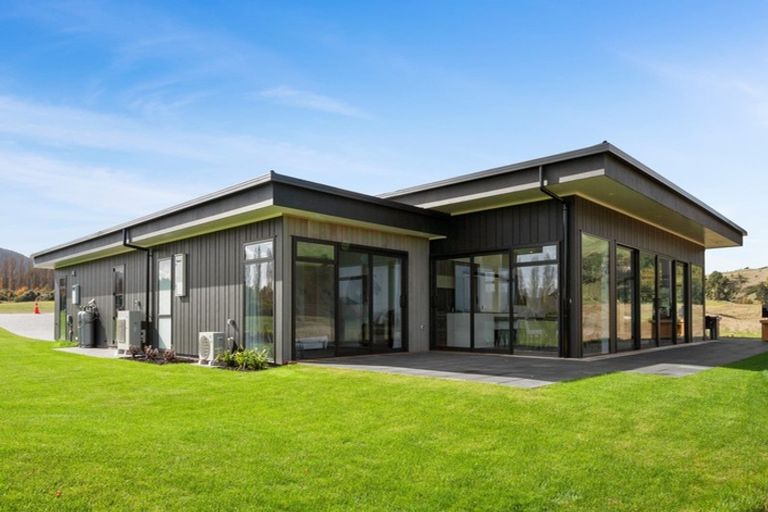 Photo of property in 12 The Fairways, Kinloch, Taupo, 3377